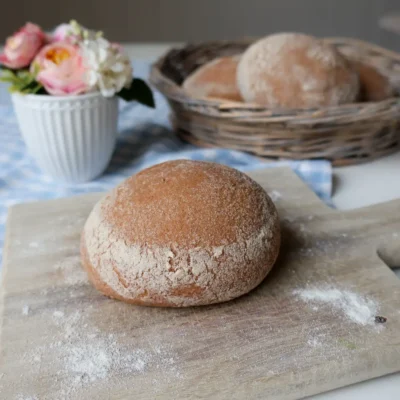 Glutenfreier Vitalbrot-Laib mit Körnern